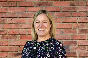 Laura Saunders headshot